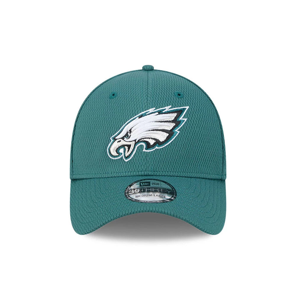 Eagles NFL Evergreen Dark Green New Era 39THIRTY Stretch Fit Cap, front view with the raised embroidered Eagles logo on the front panel, complete with eyelets, top button, curved visor, and 39THIRTY size sticker.