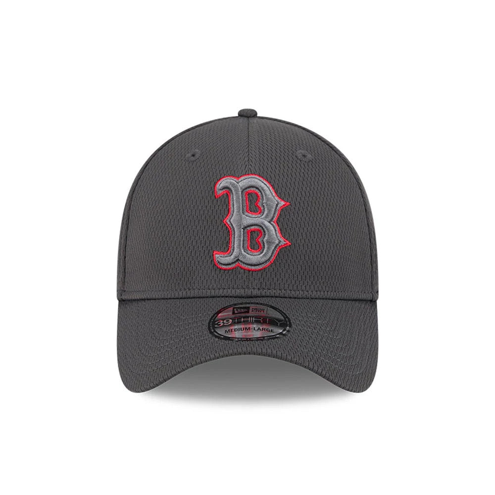 Boston Red Sox MLB Evergreen Dark Grey New Era 39THIRTY Stretch Fit Cap, front view showing a raised grey B logo with red outline embroidered on the front panel, curved visor with 39THIRTY size sticker.