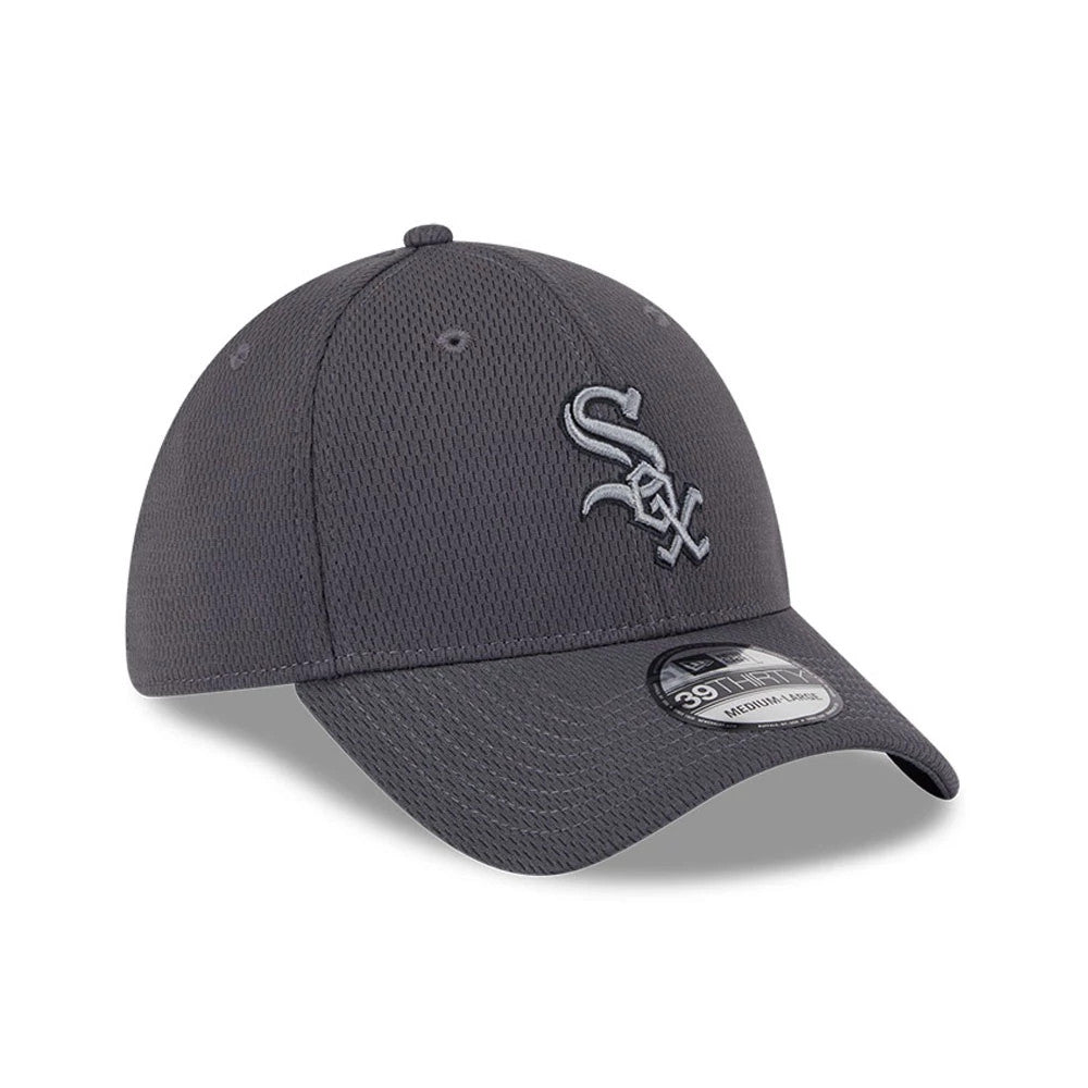 Pictured is this MLB Evergreen Chicago White Sox 39THIRTY Stretch Fit cap in dark grey. 3