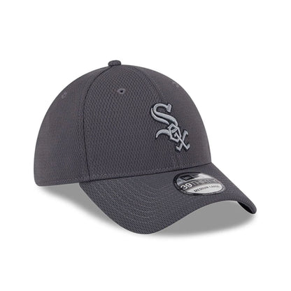 Pictured is this MLB Evergreen Chicago White Sox 39THIRTY Stretch Fit cap in dark grey. 3