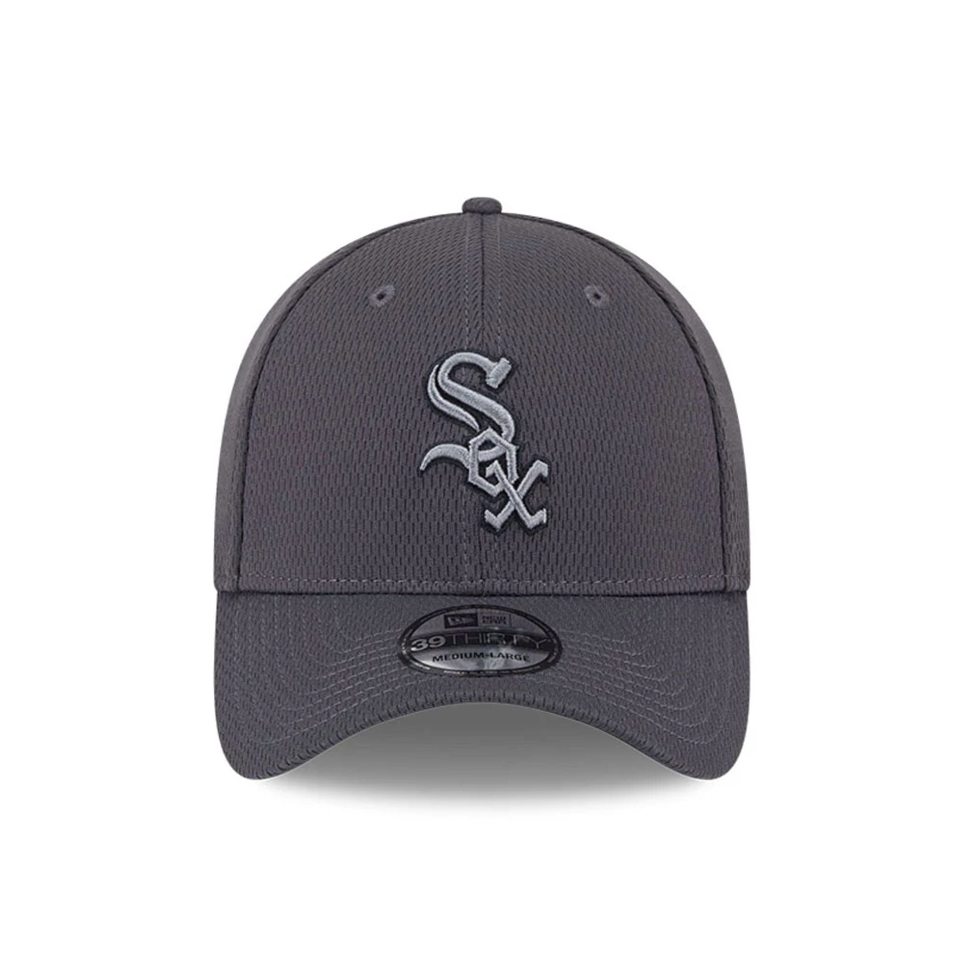 Pictured is this MLB Evergreen Chicago White Sox 39THIRTY Stretch Fit cap in dark grey. 2