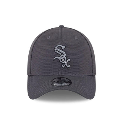Pictured is this MLB Evergreen Chicago White Sox 39THIRTY Stretch Fit cap in dark grey. 2