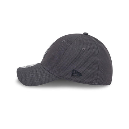 Pictured is this MLB Evergreen Chicago White Sox 39THIRTY Stretch Fit cap in dark grey. 5
