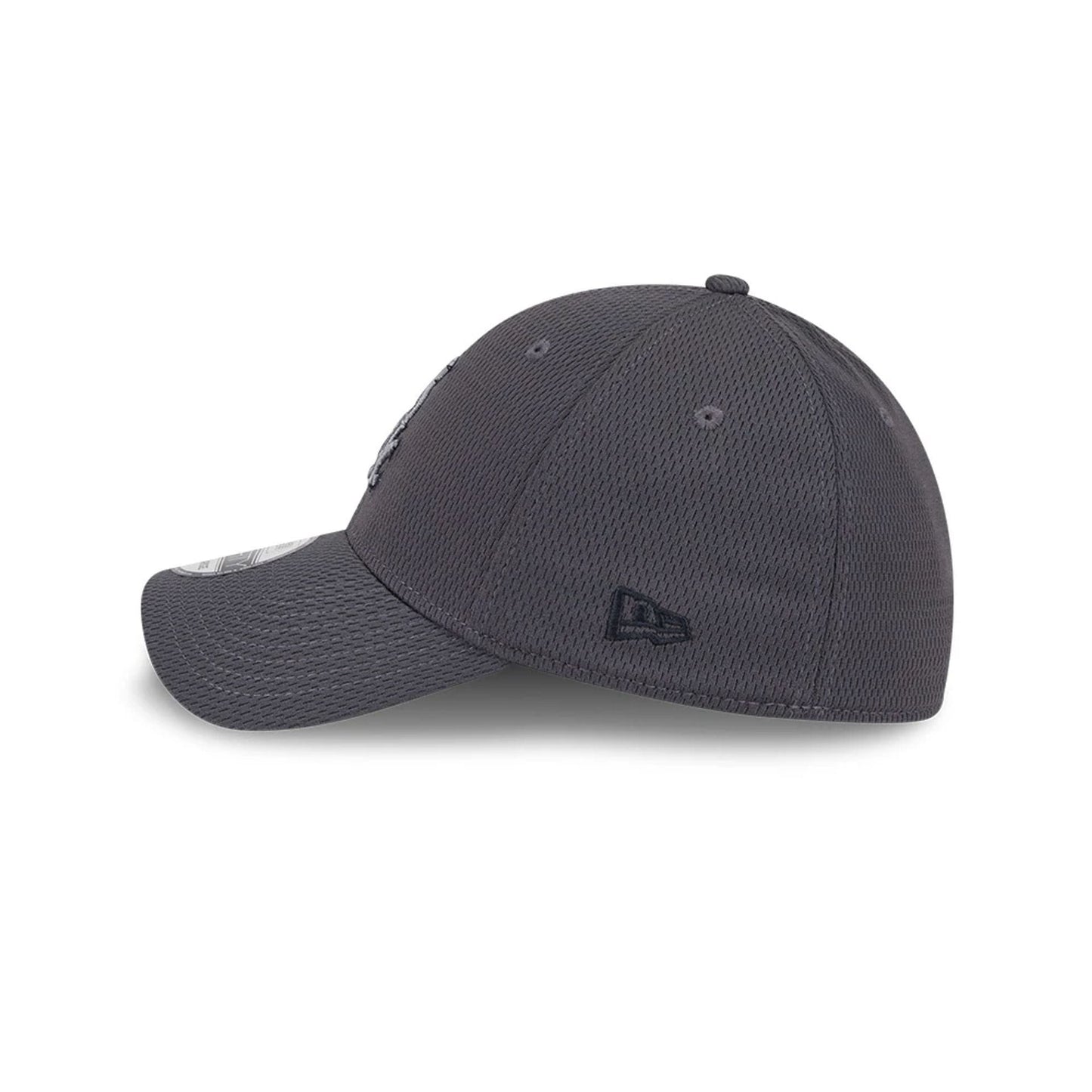 Pictured is this MLB Evergreen Chicago White Sox 39THIRTY Stretch Fit cap in dark grey. 5