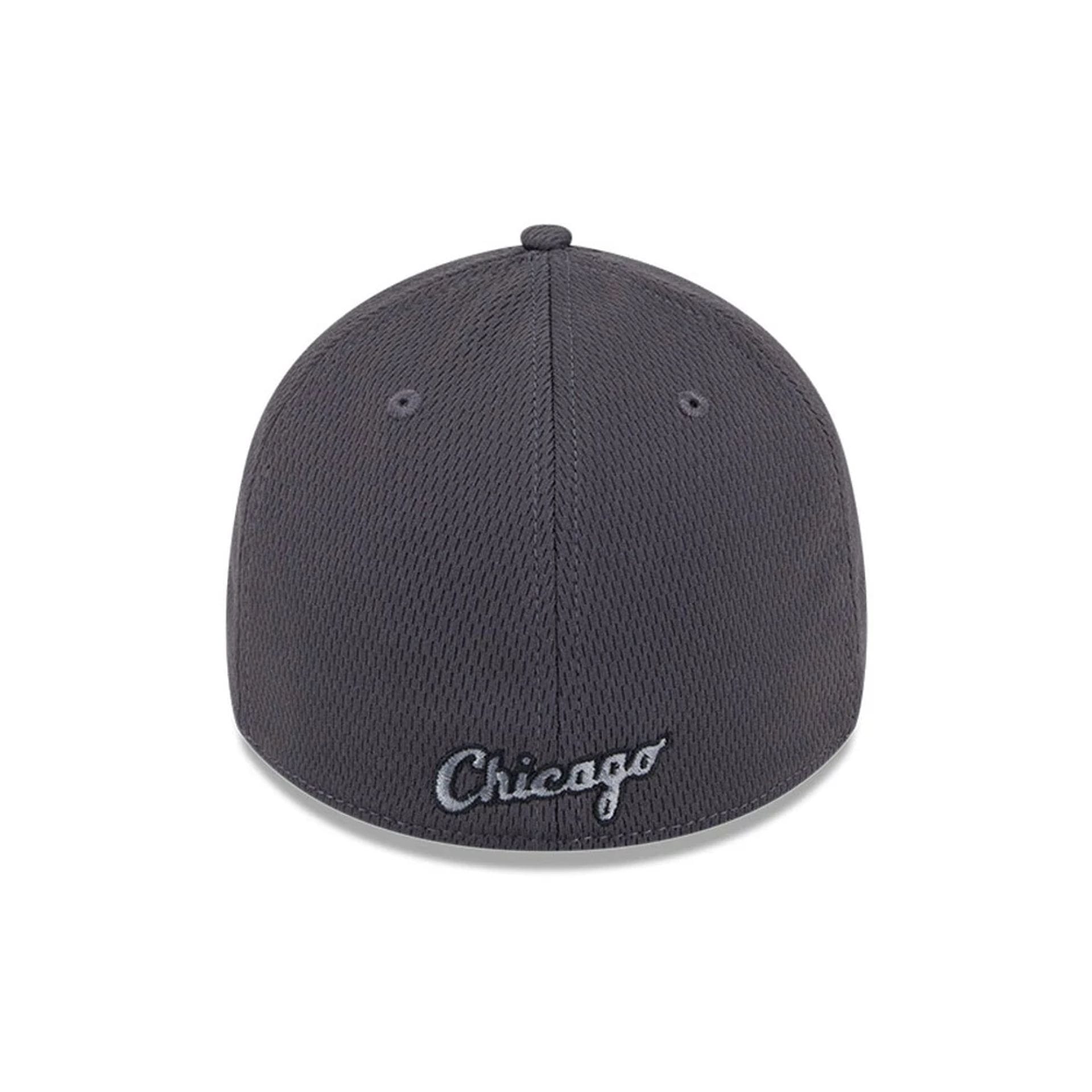 Pictured is this MLB Evergreen Chicago White Sox 39THIRTY Stretch Fit cap in dark grey. 4