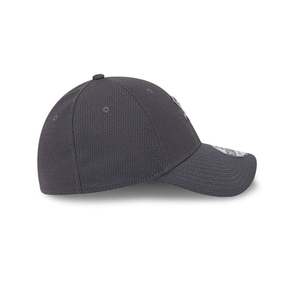 Pictured is this MLB Evergreen Chicago White Sox 39THIRTY Stretch Fit cap in dark grey. 6