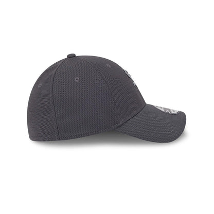 Pictured is this MLB Evergreen Chicago White Sox 39THIRTY Stretch Fit cap in dark grey. 6