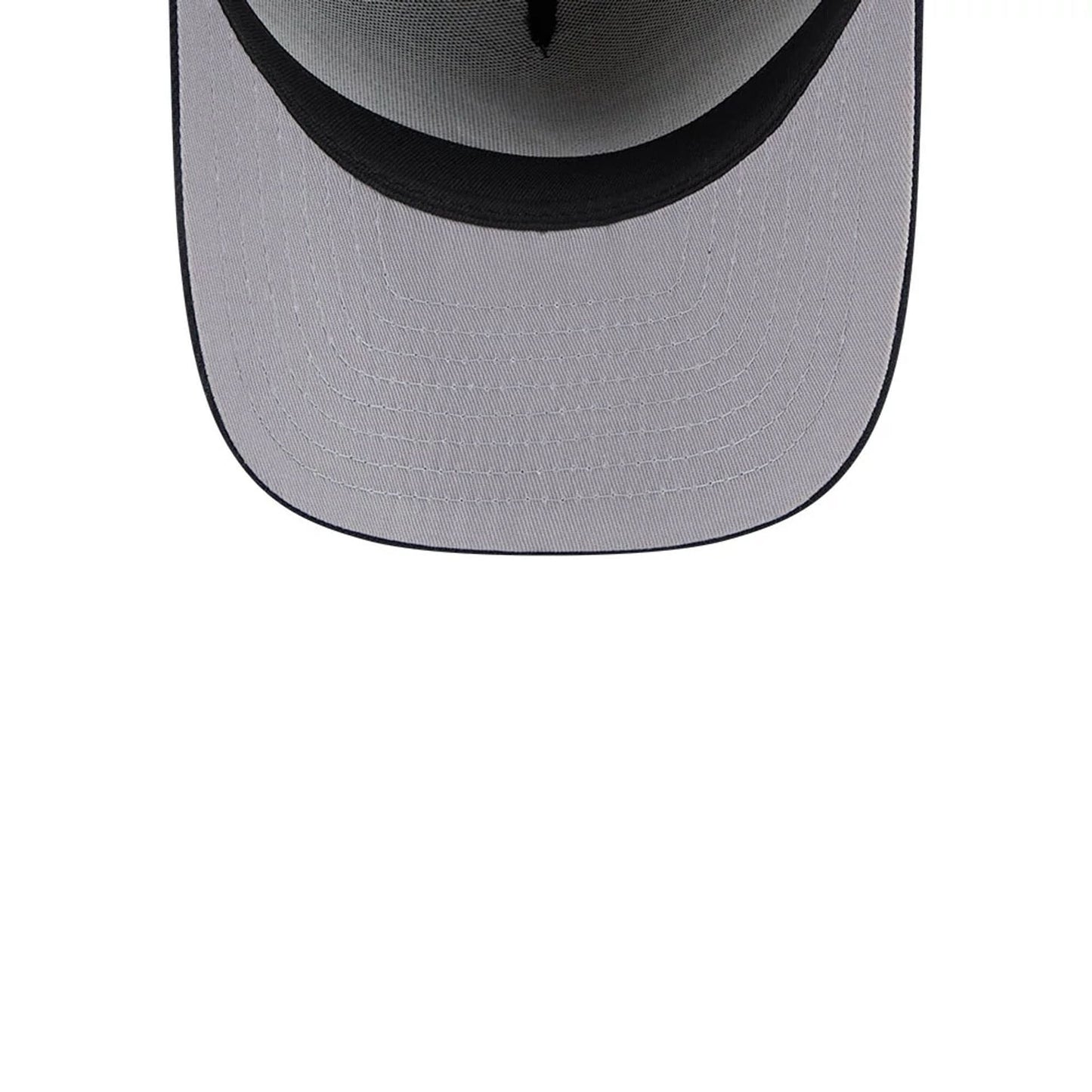 Pictured is this MLB Evergreen Atlanta Braves 9FIFTY A-Frame Snapback cap in navy. 2