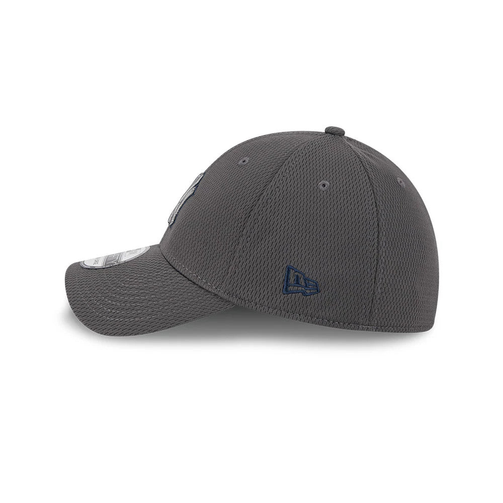 Pictured is this MLB Evergreen New York Yankees 39THIRTY Stretch Fit cap in dark grey. 5
