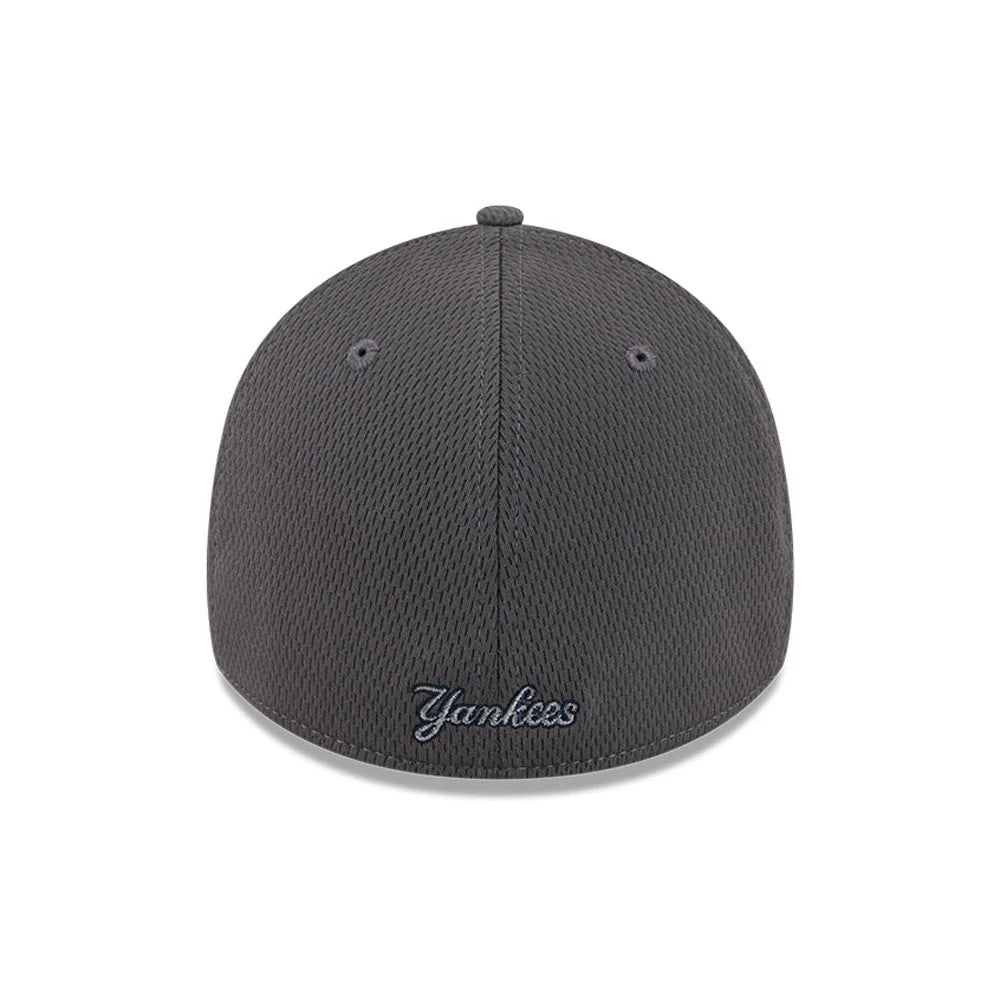 Pictured is this MLB Evergreen New York Yankees 39THIRTY Stretch Fit cap in dark grey. 4