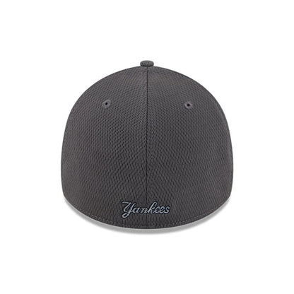 Pictured is this MLB Evergreen New York Yankees 39THIRTY Stretch Fit cap in dark grey. 4