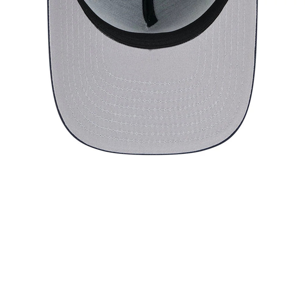 Pictured is this NFL Evergreen Chicago Bears 9FIFTY A-Frame Snapback cap in navy. 2