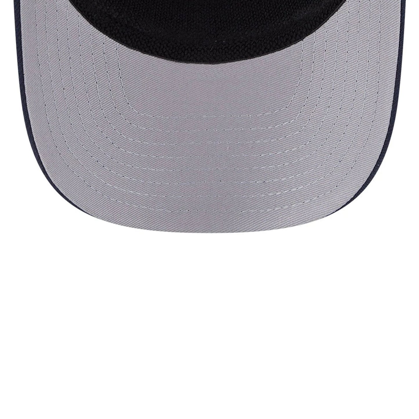Pictured is this NFL Evergreen Chicago Bears 9SEVENTY Stretch Snap cap in navy. 2