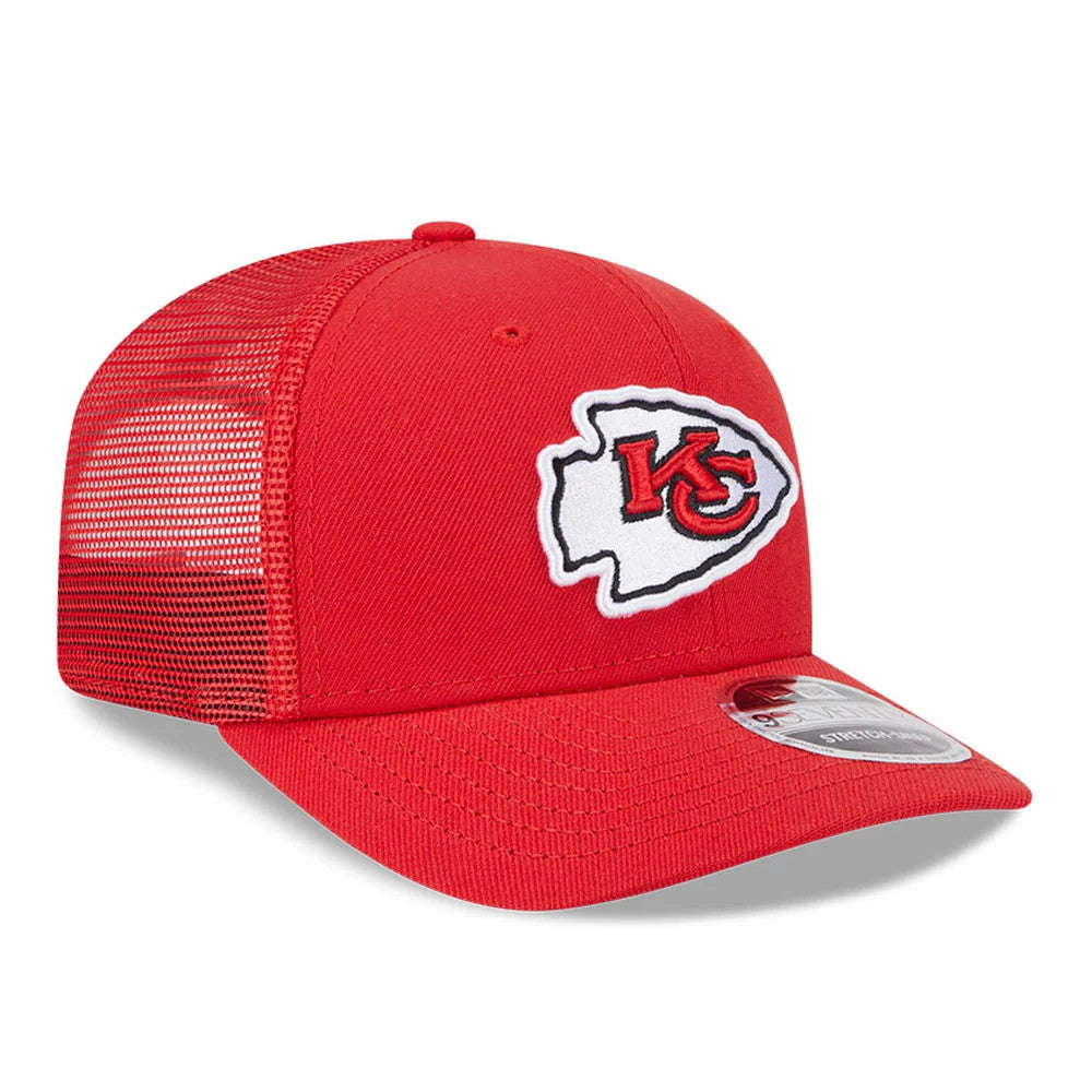 Kansas City Chiefs NFL Evergreen Red New Era 9SEVENTY Stretch Snap Adjustable Cap, three-quarter view showing the raised embroidered Chiefs arrowhead logo on the front panel, curved visor with 9SEVENTY size sticker, and mesh back panels.