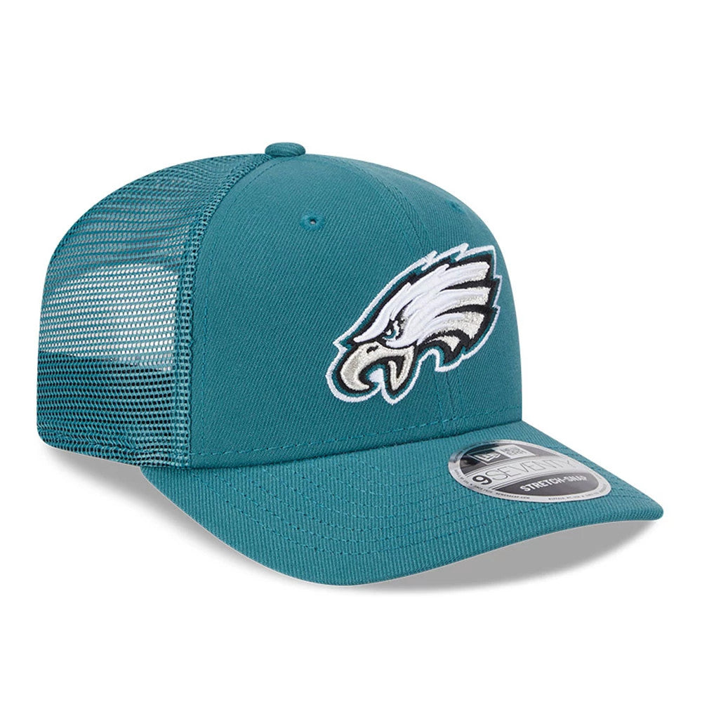 Philadelphia Eagles NFL Evergreen Dark Green New Era 9SEVENTY Stretch Snap Cap, three-quarter view with a raised embroidered Eagles logo on the front panel, mesh side panels, and a 9SEVENTY size sticker on the visor.