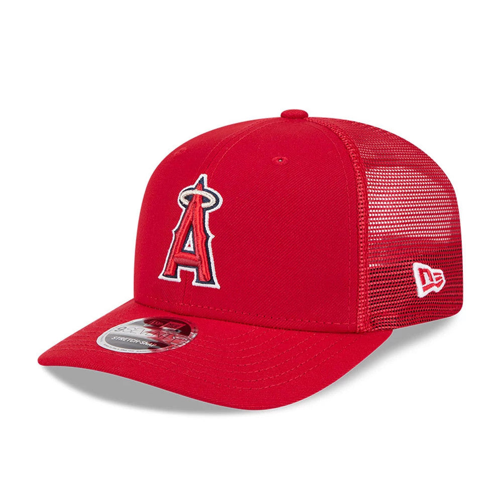 LA Angels MLB Evergreen Red New Era 9SEVENTY Stretch Snap Adjustable Cap, three-quarter view showing the raised embroidered A logo on the front panel, red mesh side panels with the New Era flag logo, and 9SEVENTY size sticker on the curved visor.