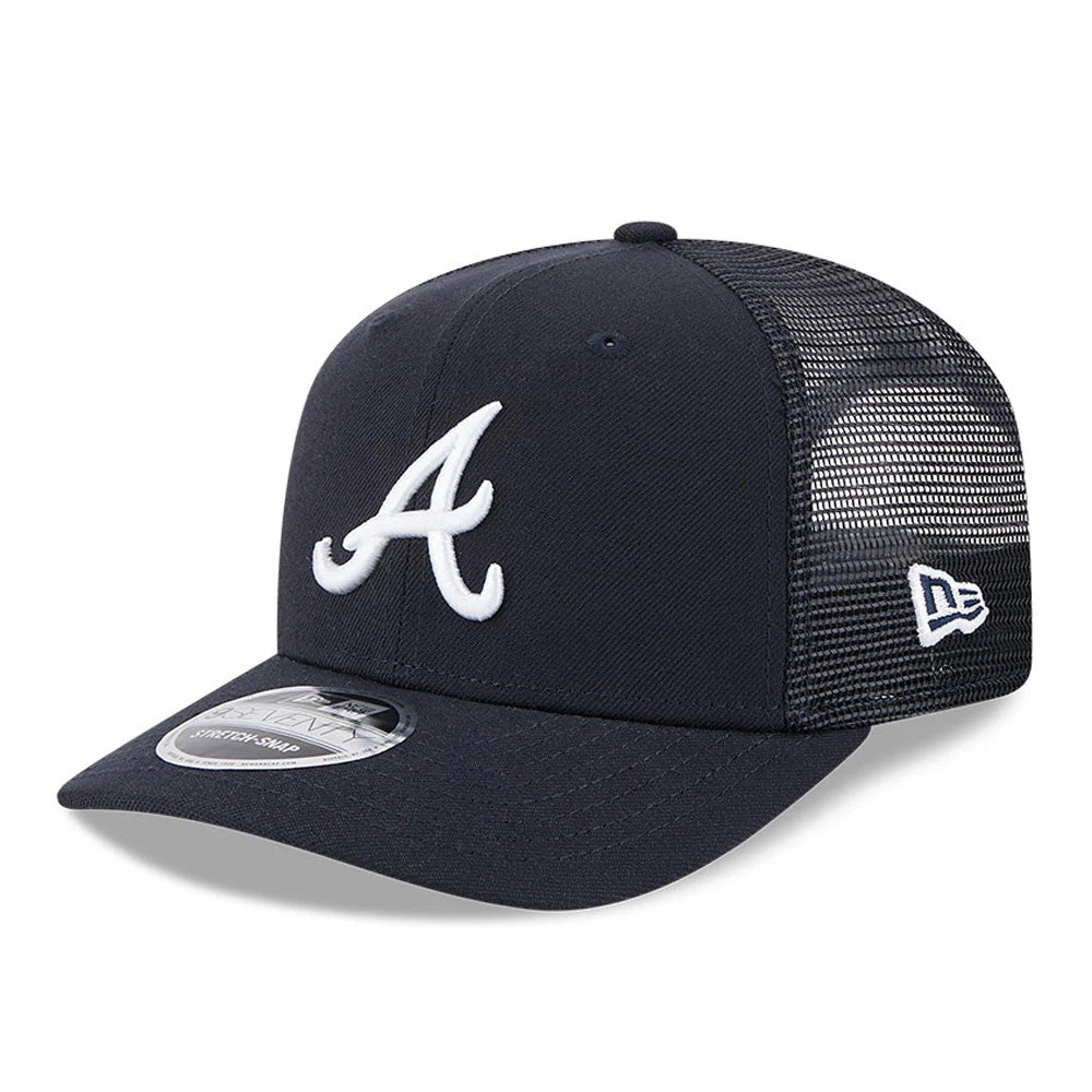 Atlanta Braves MLB Evergreen Navy New Era 9SEVENTY Stretch Snap Adjustable Cap, three-quarter view showing a white embroidered A logo on the front panel, black mesh back panels, and a 9SEVENTY size sticker on the navy visor.