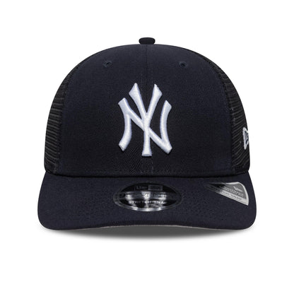 New York Yankees MLB Official Team Colour Navy New Era 9SEVENTY Stretch Snap Adjustable Cap, front view showing the white embroidered NY logo on the front panel and the 9SEVENTY size sticker on the navy visor.