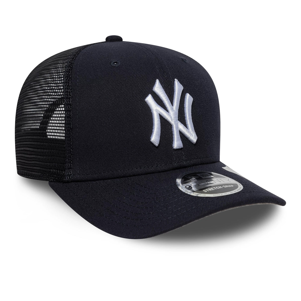 New York Yankees MLB Official Team Colour Navy New Era 9SEVENTY Stretch Snap Adjustable Cap, three-quarter view showing raised white NY logo on the front panel, black mesh side panels, and a 9SEVENTY size sticker on the curved navy visor.