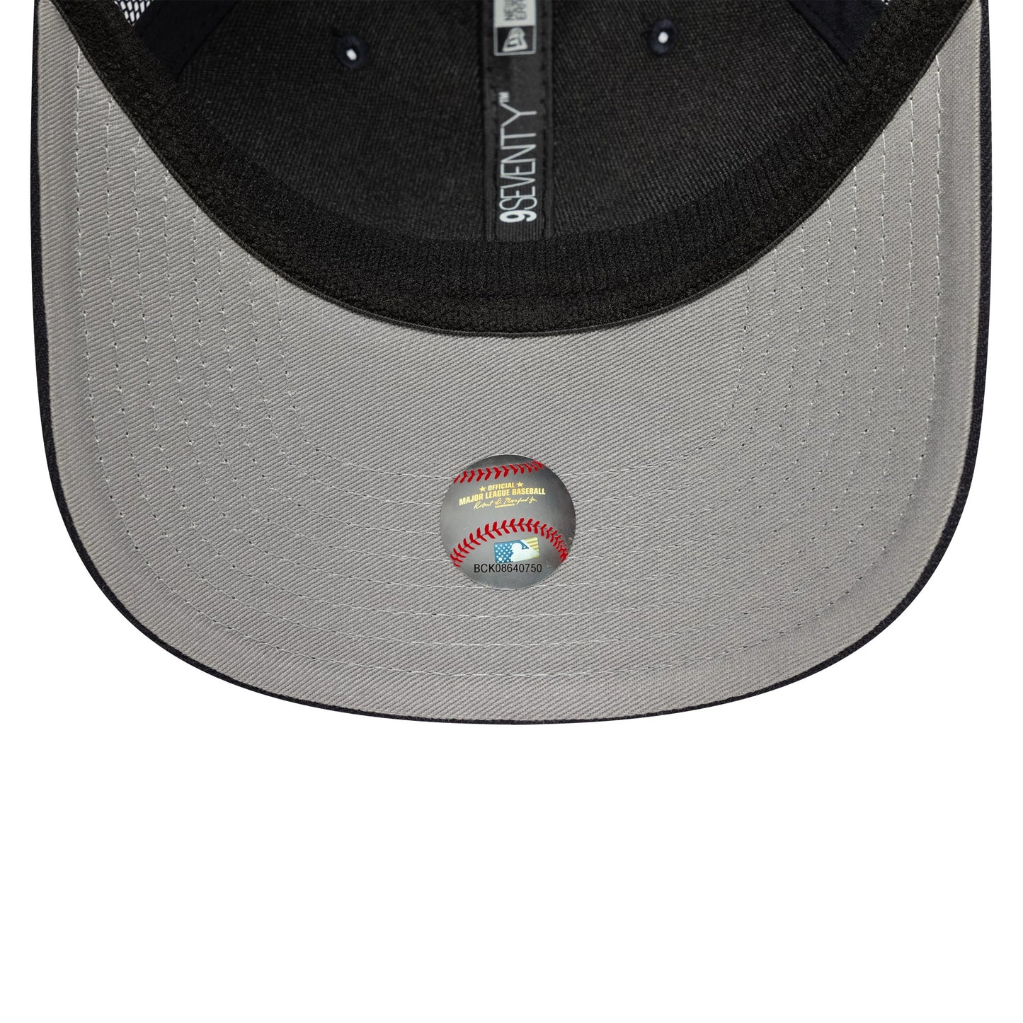 This is a New York Yankees MLB Official Team Colour Navy 9SEVENTY Stretch Snap Adjustable Cap 2