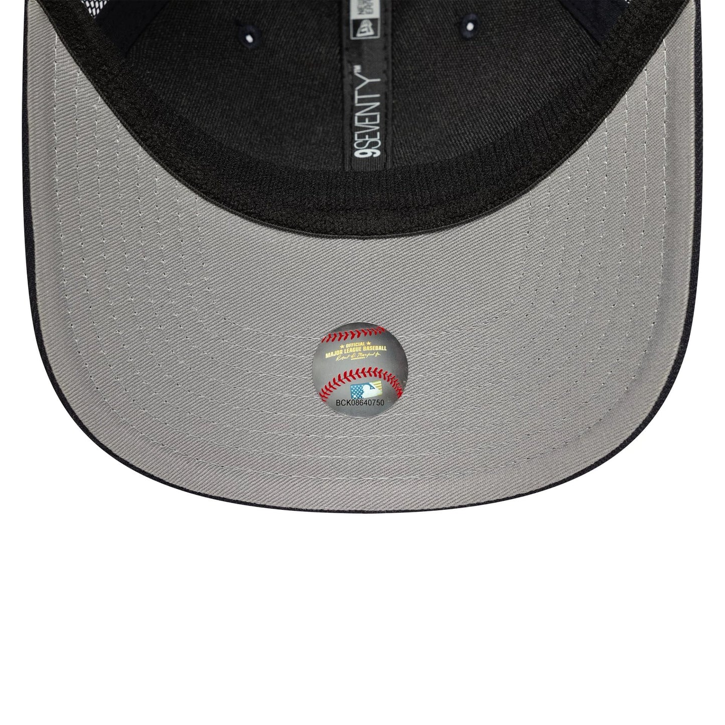 This is a New York Yankees MLB Official Team Colour Navy 9SEVENTY Stretch Snap Adjustable Cap 2