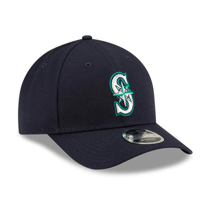 Seattle Mariners MLB Player Replica Navy New Era 9FORTY M-Crown Adjustable Cap, front view showing the raised teal and white Seattle Mariners logo embroidered on the front panel, curved visor with 9FORTY size sticker on top.