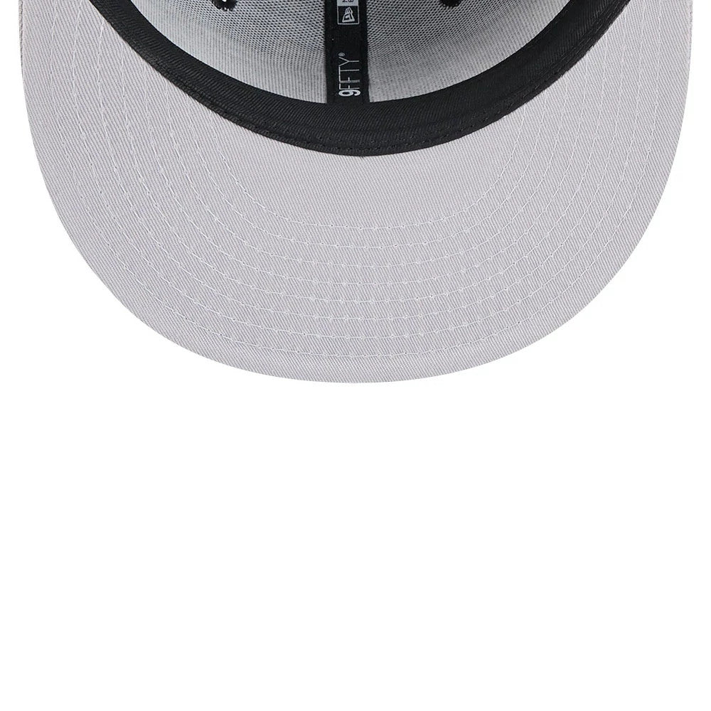Pictured is this NHL Evergreen LA Kings 9FIFTY Snapback cap in black. 7