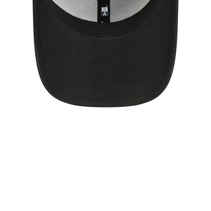 Pictured is this NHL Evergreen Neo Toronto Maple Leafs 39THIRTY Stretch Fit cap in black. 7