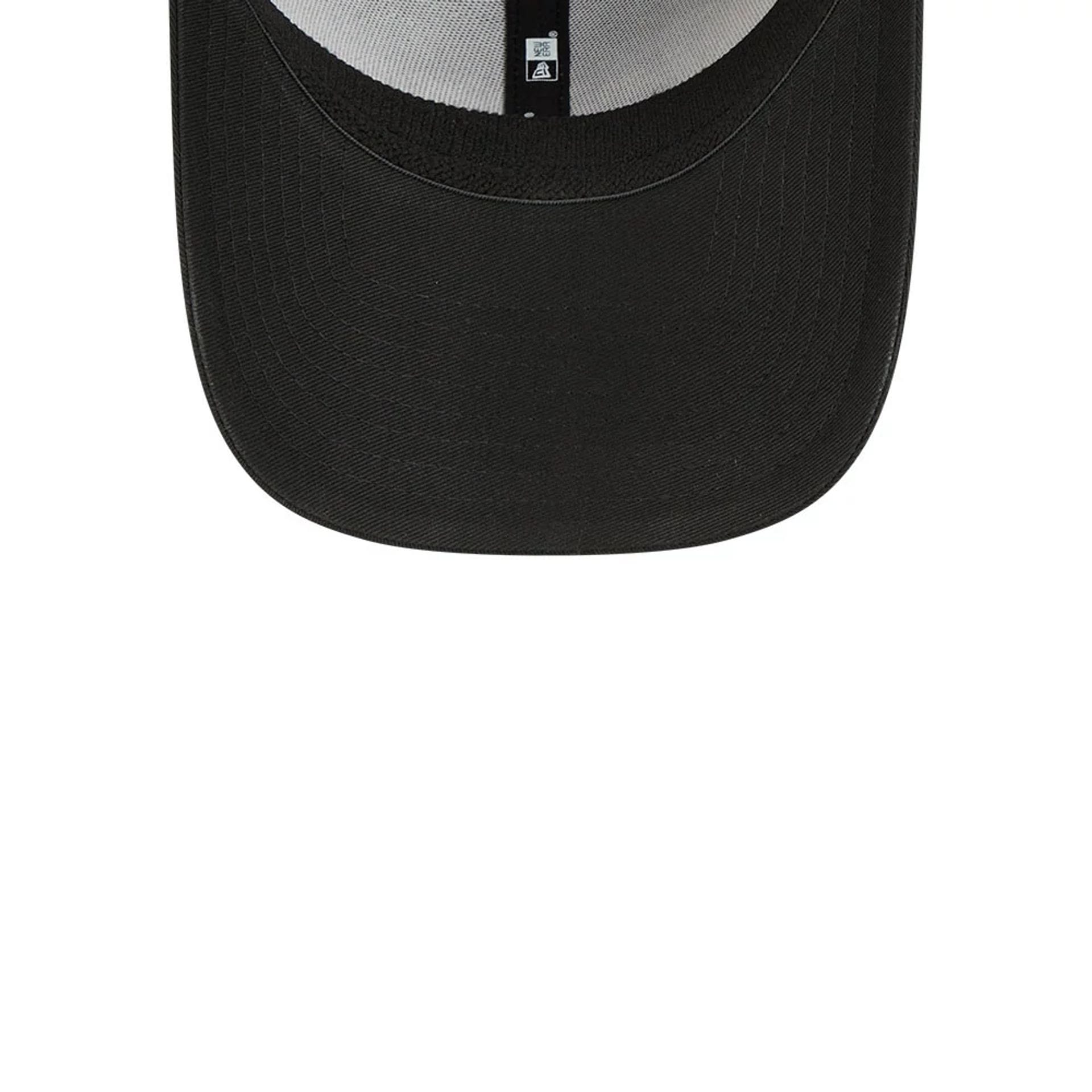 Pictured is this NHL Evergreen Neo Toronto Maple Leafs 39THIRTY Stretch Fit cap in black. 7