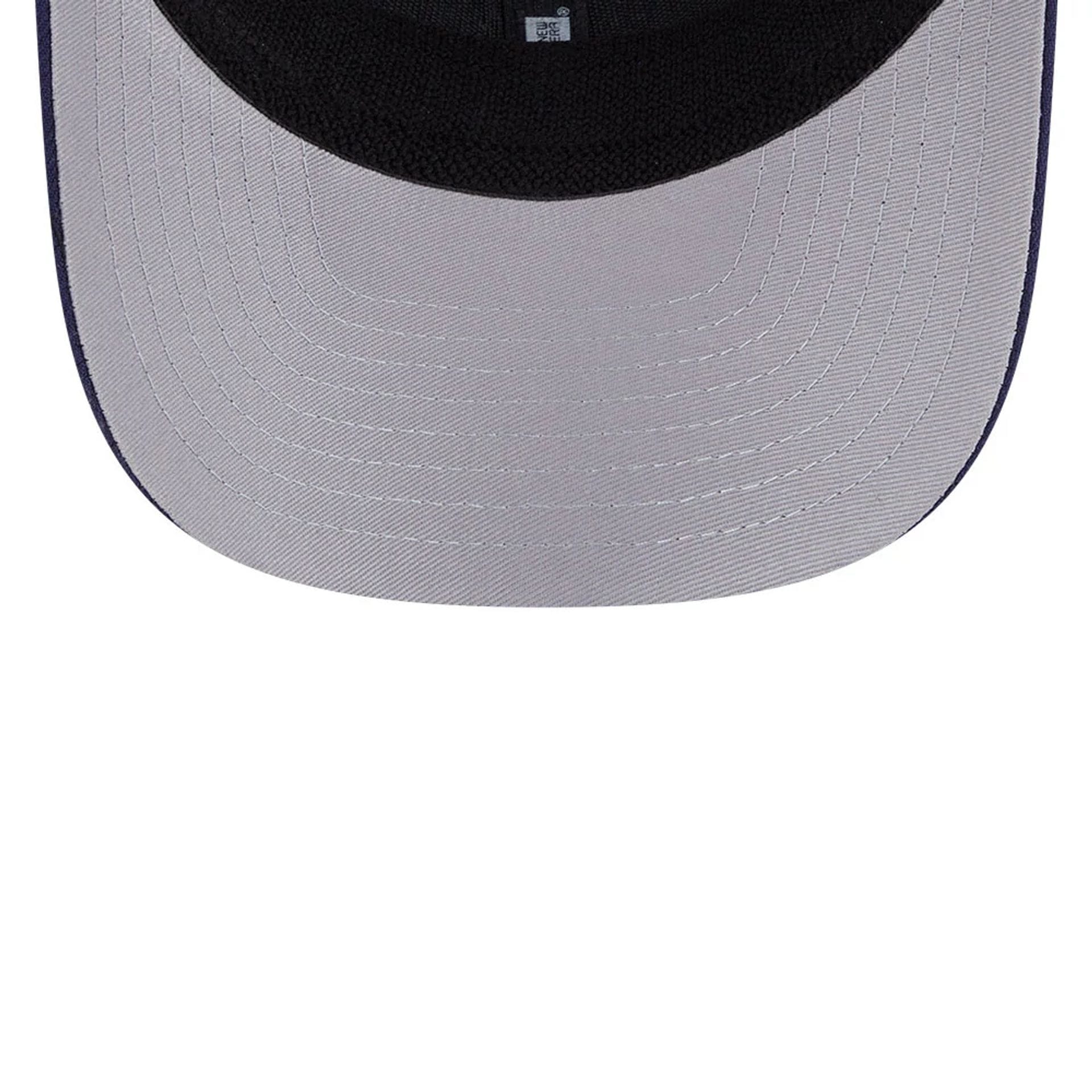 Pictured is this NHL Evergreen Toronto Maple Leafs 9SEVENTY Stretch Snap cap in navy. 2