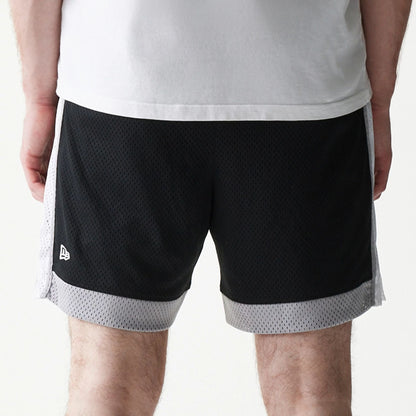 The Male model is wearing Chicago White Sox Sport Classic Black Shorts 6
