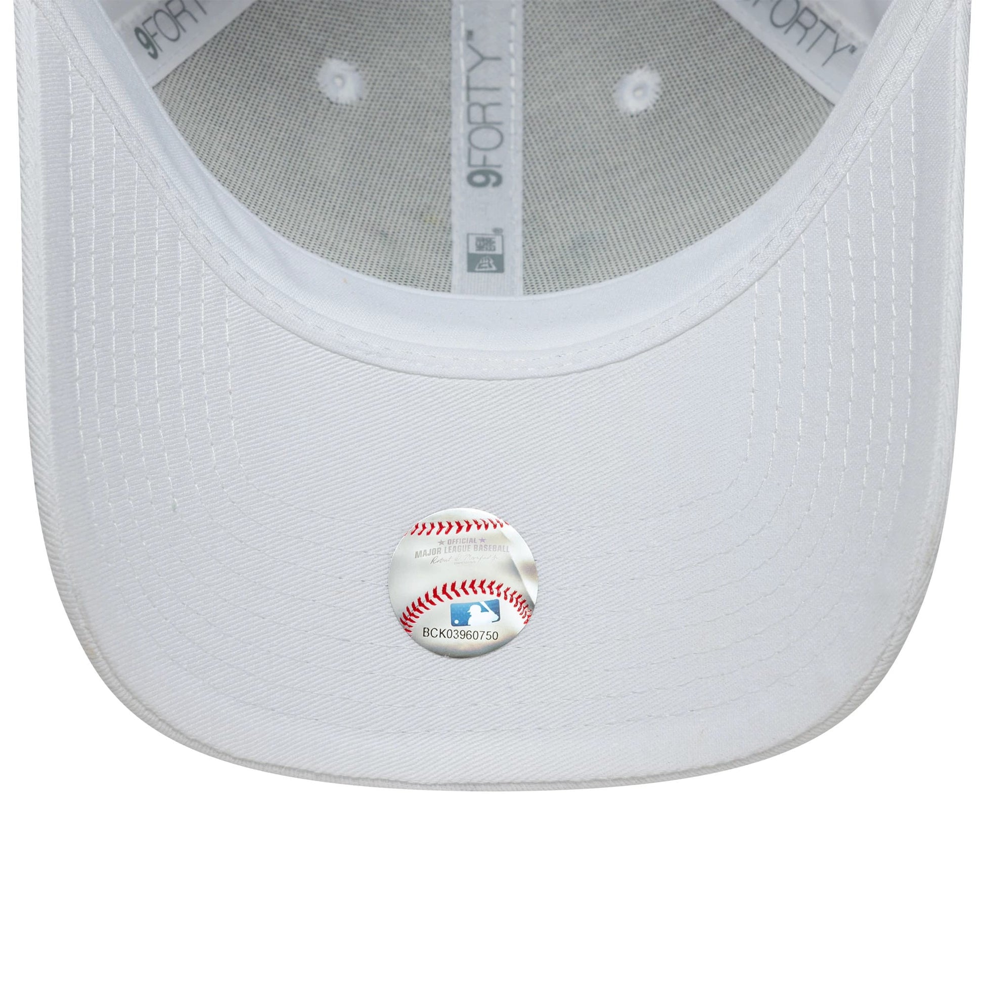 Pictured is this Womens MLB Floral Infill New York Yankees 9FORTY cap in white. 5