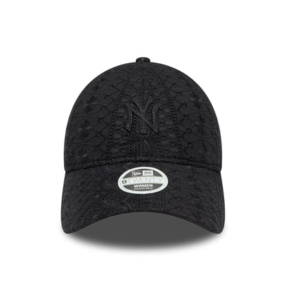 This is a New York Yankees Womens MLB Broderie Black 9TWENTY Adjustable Cap 2