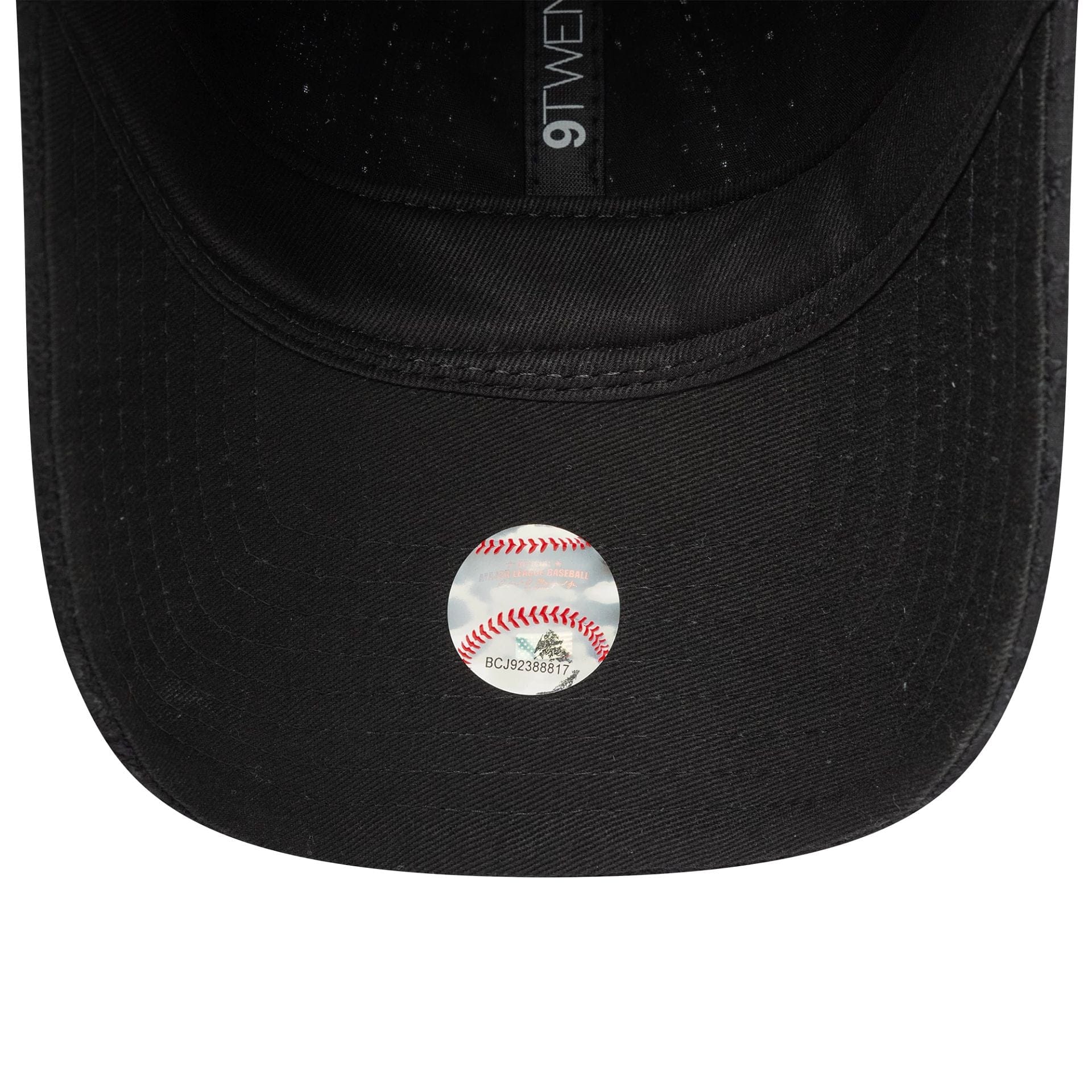 This is a New York Yankees Womens MLB Broderie Black 9TWENTY Adjustable Cap 5