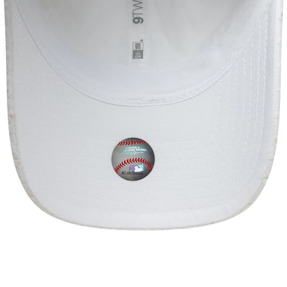 This is a New York Yankees Womens MLB Broderie White 9TWENTY Adjustable Cap 5