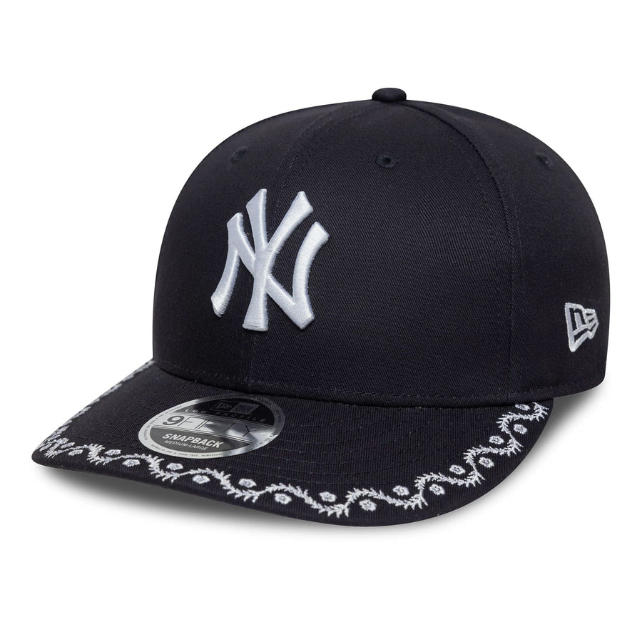 This is a New York Yankees MLB Floral Navy Low Profile 9FIFTY Snapback Adjustable Cap 1