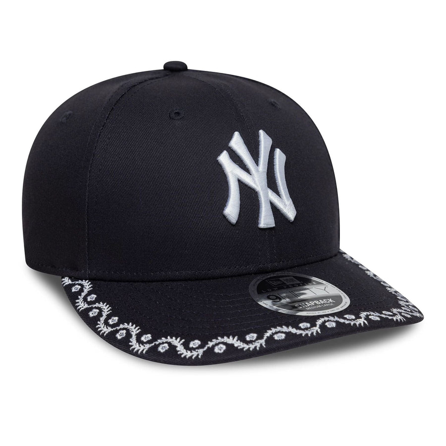 This is a New York Yankees MLB Floral Navy Low Profile 9FIFTY Snapback Adjustable Cap 3