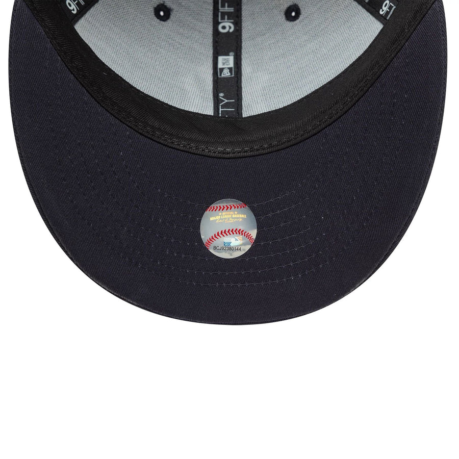 This is a New York Yankees MLB Floral Navy Low Profile 9FIFTY Snapback Adjustable Cap 5
