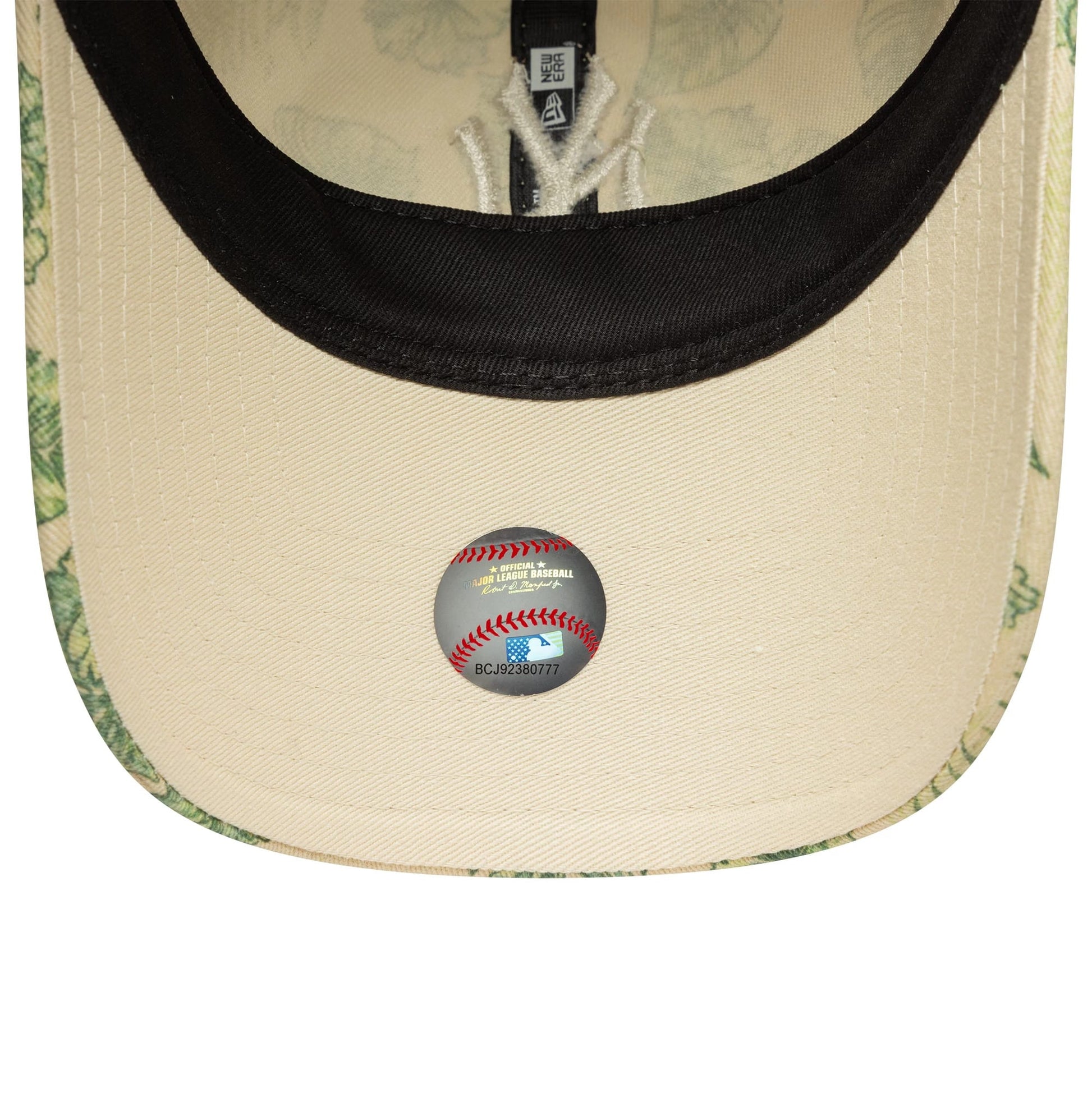 This is a New York Yankees Womens MLB Tropical Cream 9TWENTY Adjustable Cap 5