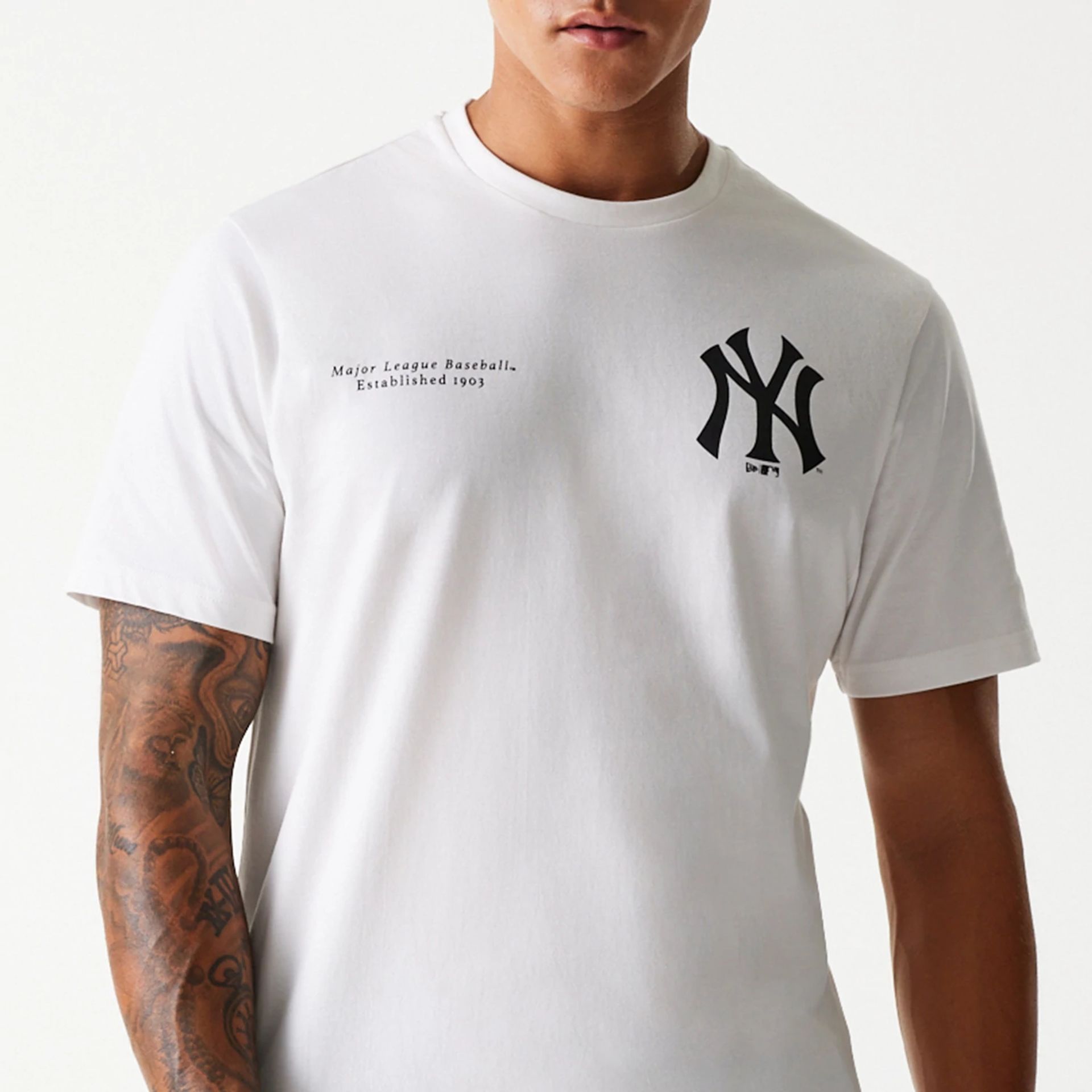The Male model is wearing New York Yankees MLB Arch Graphic Open White T-Shirt 3