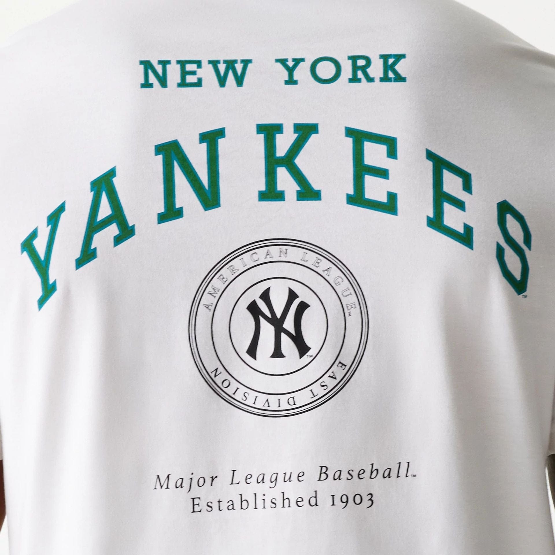 The Male model is wearing New York Yankees MLB Arch Graphic Open White T-Shirt 4