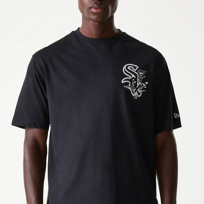 The Male model is wearing Chicago White Sox MLB Floral Graphic Black Oversized T-Shirt 5