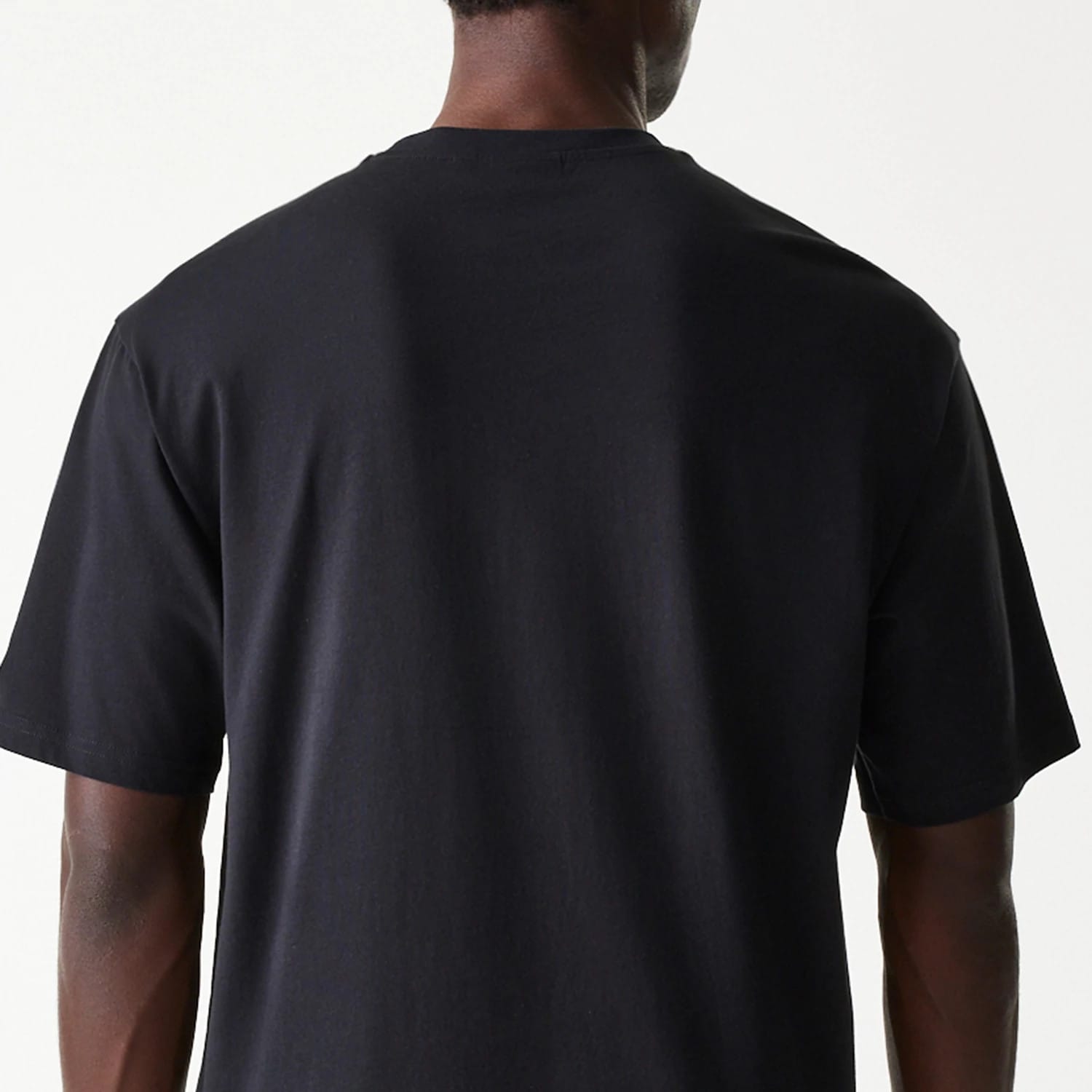 The Male model is wearing Chicago Bulls NBA Palm Tree Black Oversized T-Shirt 5