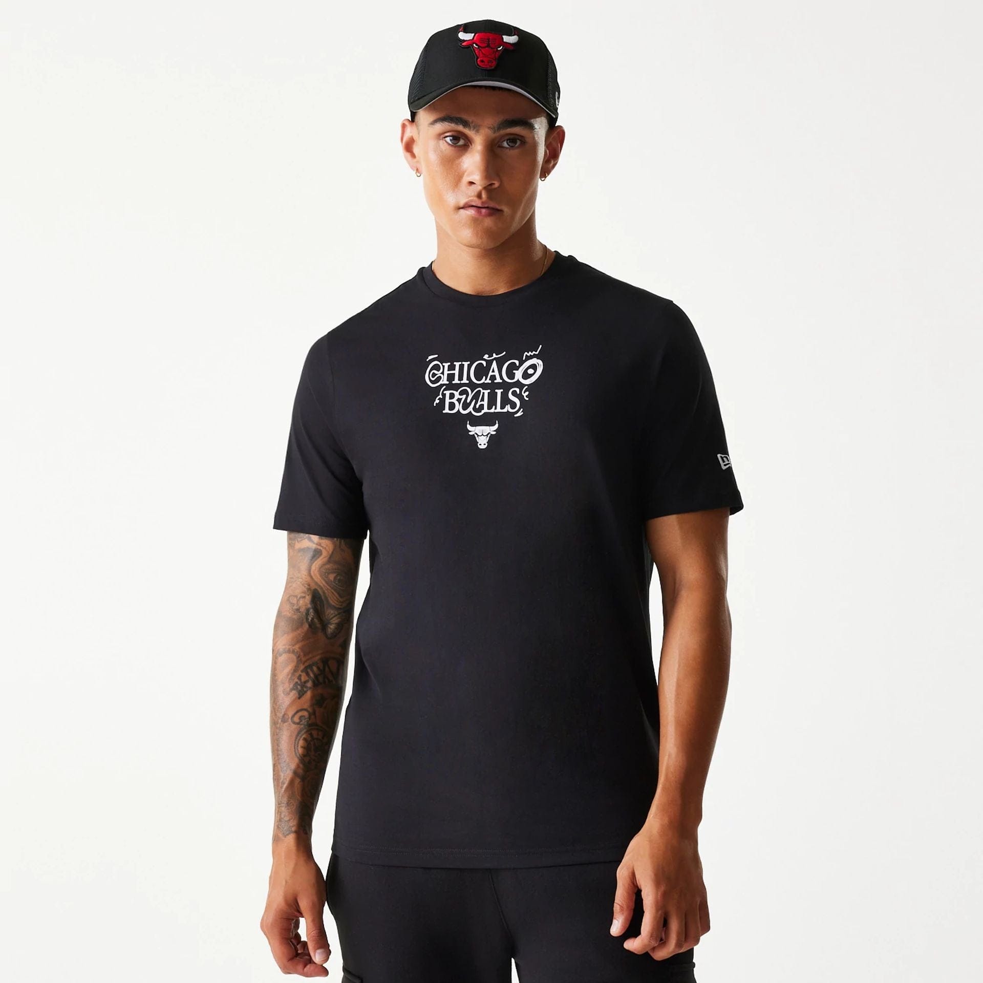 The Male model is wearing Chicago Bulls NBA Court Graphic Black T-Shirt 1