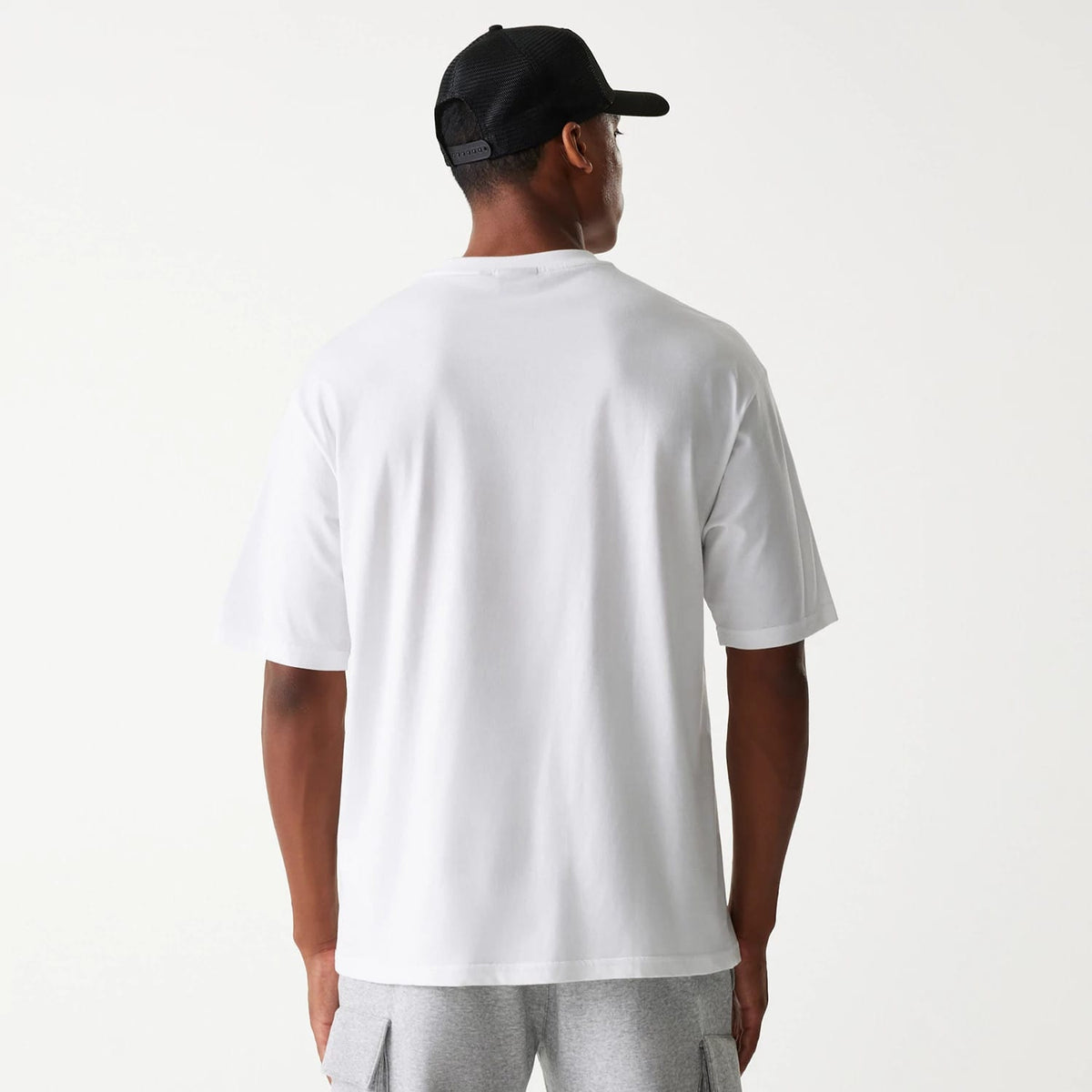 The Male model is wearing Chicago Bulls NBA Team Graphic White Oversized T-Shirt 2