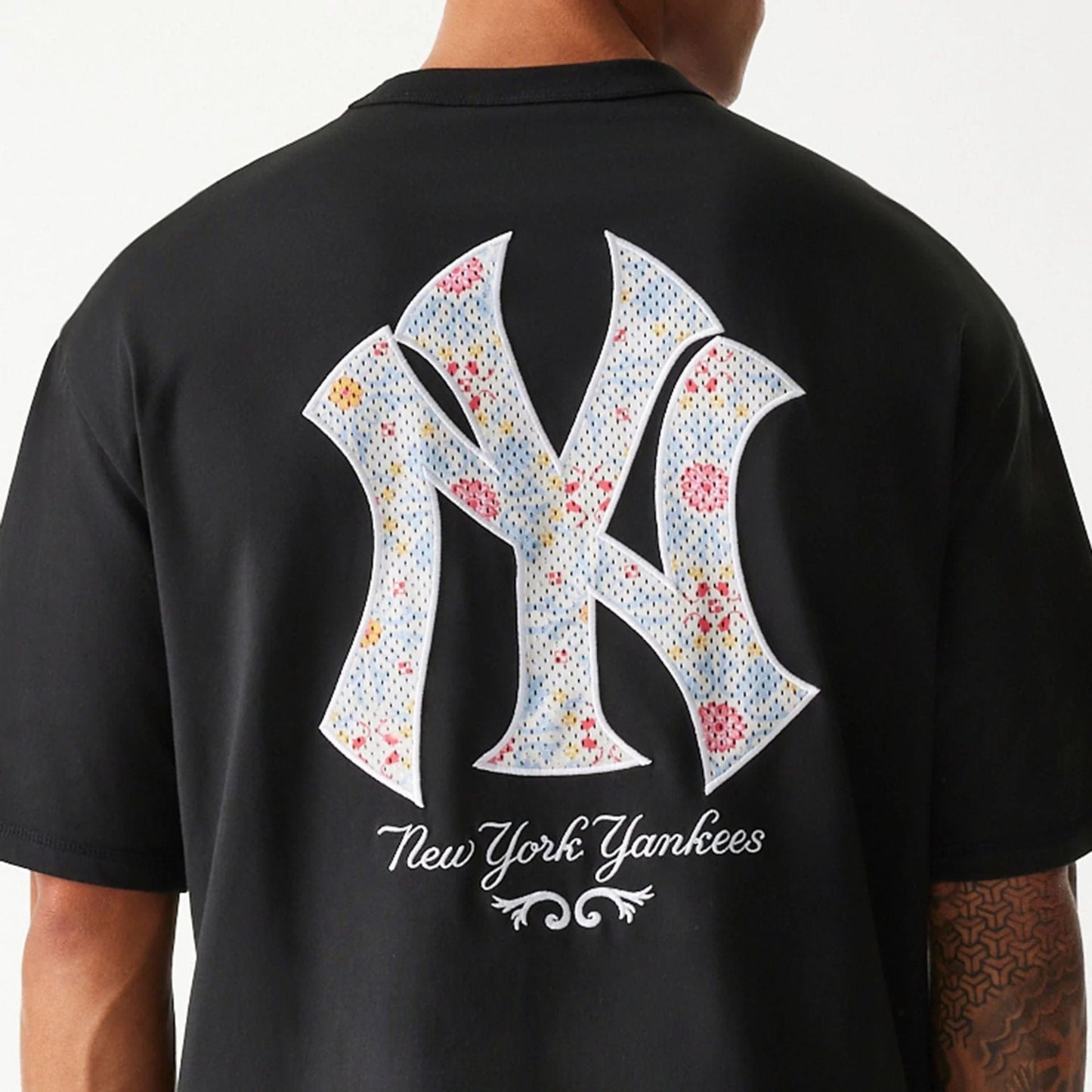 The Male model is wearing New York Yankees MLB Infill Black Oversized T-Shirt 7