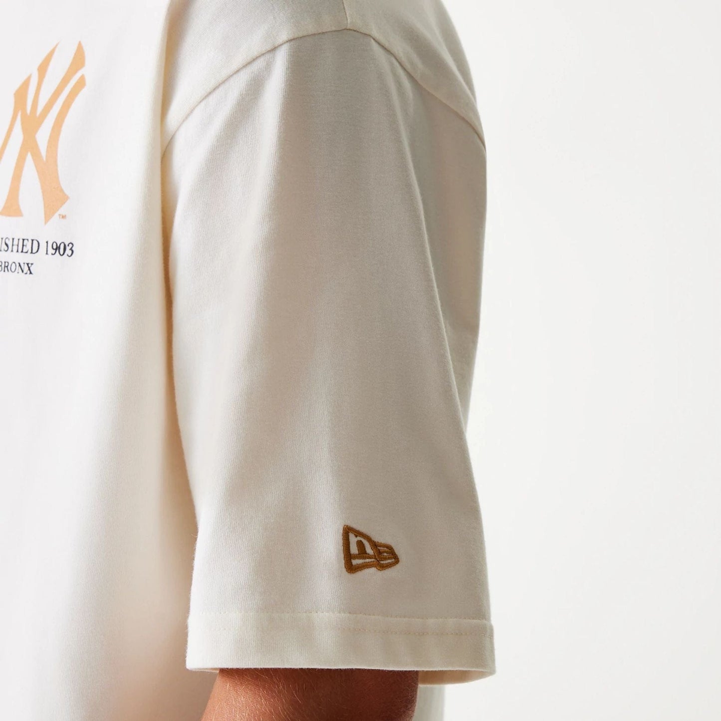 The Male model is wearing New York Yankees MLB Baseball Graphic Open White Oversized T-Shirt 6