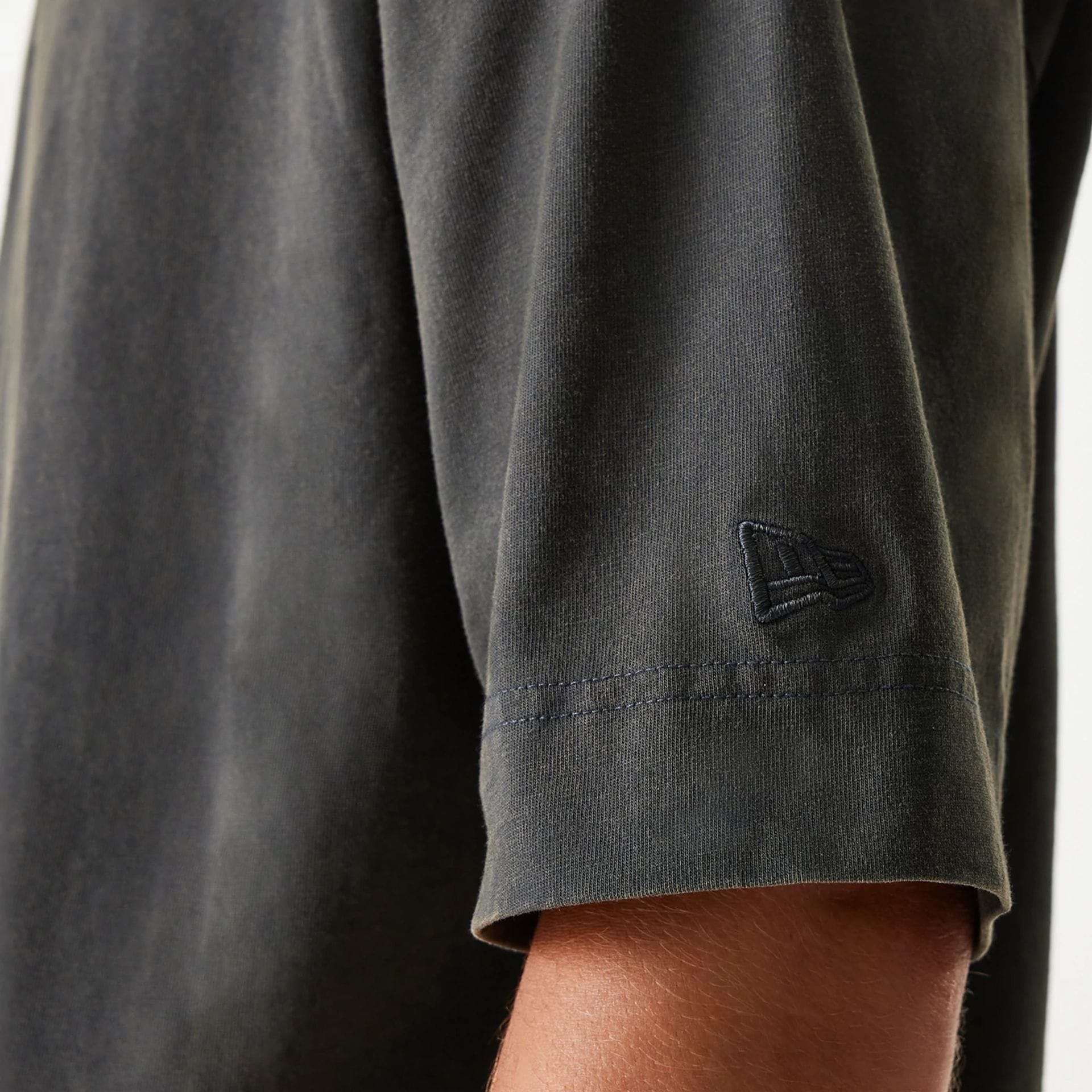 The Male model is wearing Chicago Bulls NBA Washed Grey Box T-Shirt 5