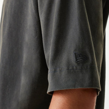 The Male model is wearing Chicago Bulls NBA Washed Grey Box T-Shirt 5