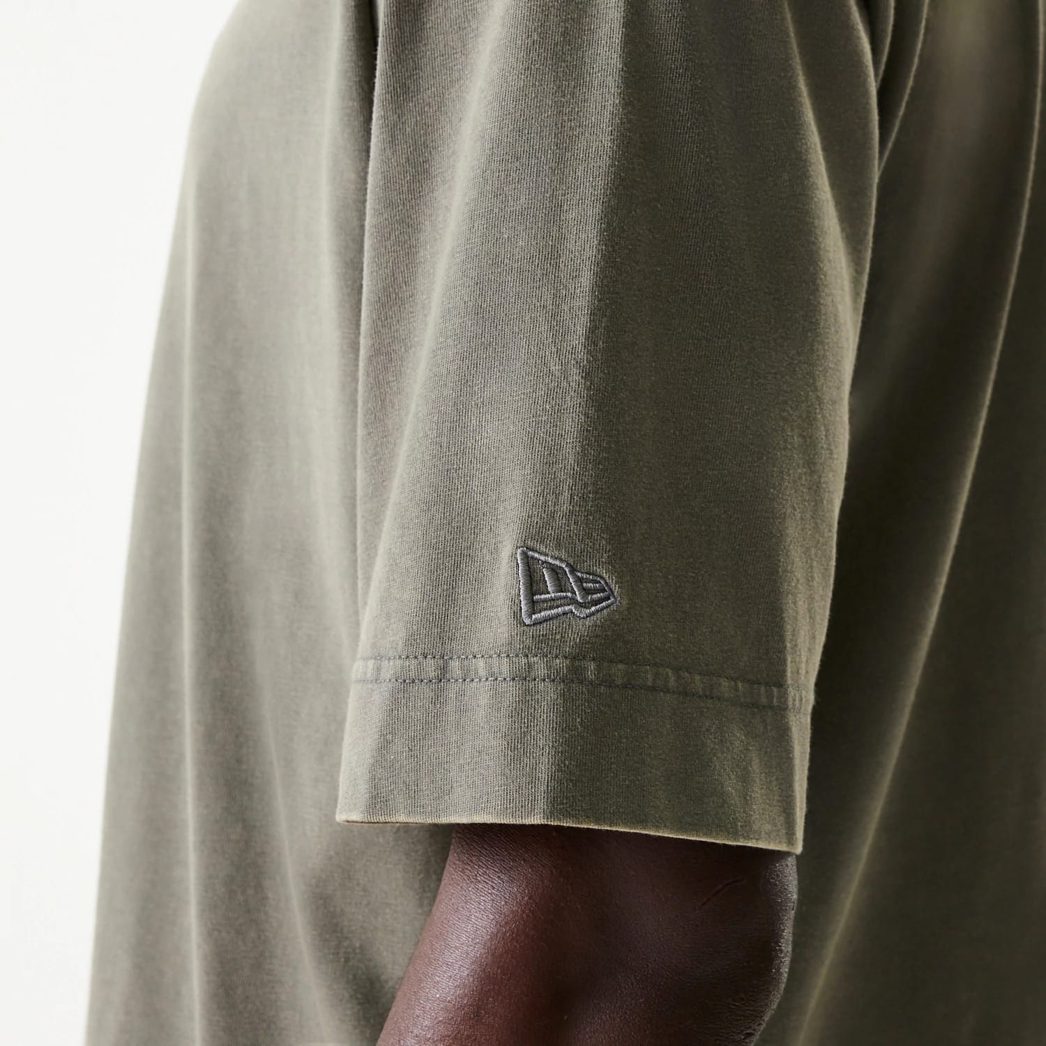 The Male model is wearing LA Lakers NBA Washed Grey Box T-Shirt 5